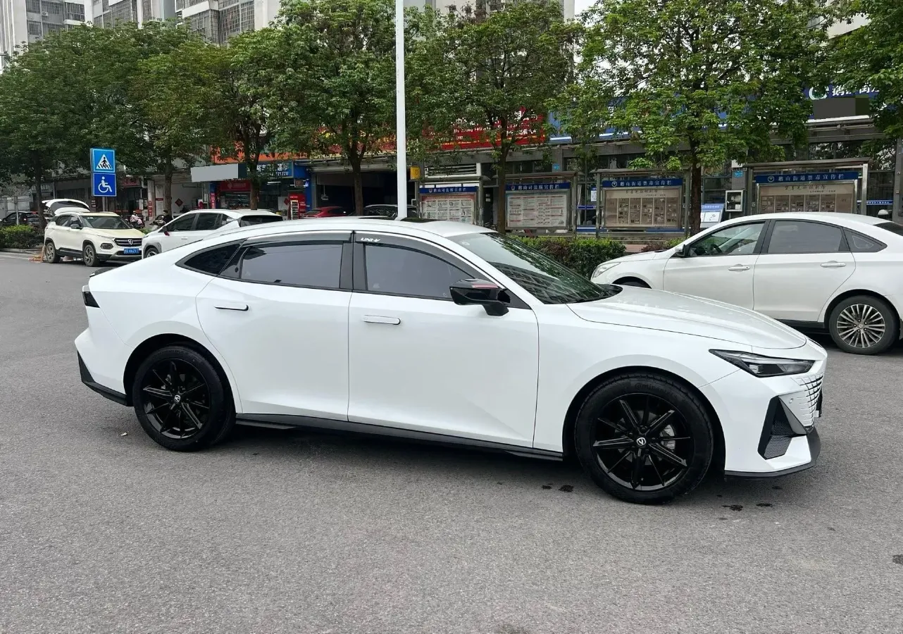 2023 ChangAn UNI-V 1.5T 188HP L4 7DCT,autocango,china used car exporter,china ev exporter,chinese used car exporter,chinese used ev exporter