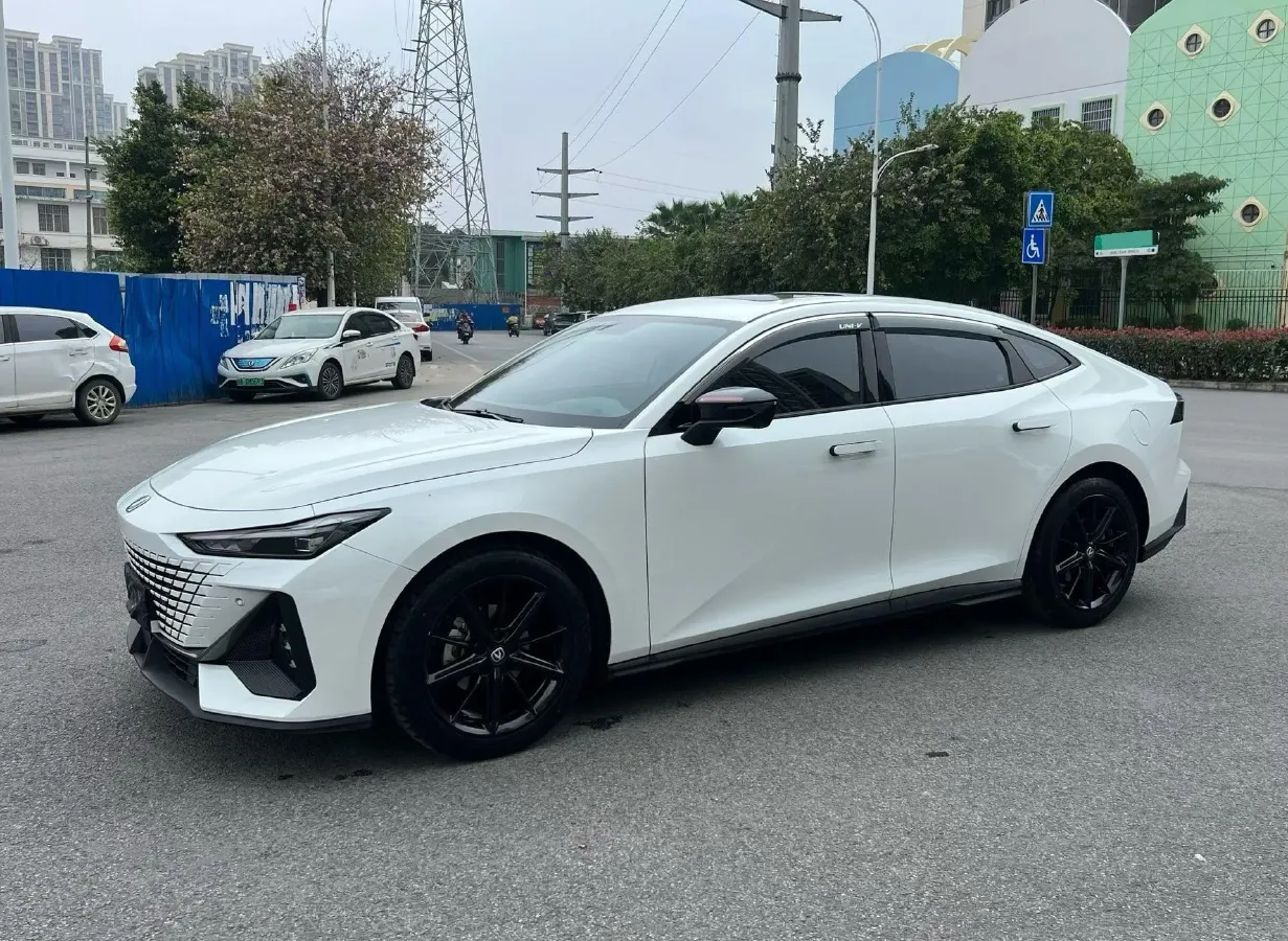 2023 ChangAn UNI-V 1.5T 188HP L4 7DCT,autocango,china used car exporter,china ev exporter,chinese used car exporter,chinese used ev exporter