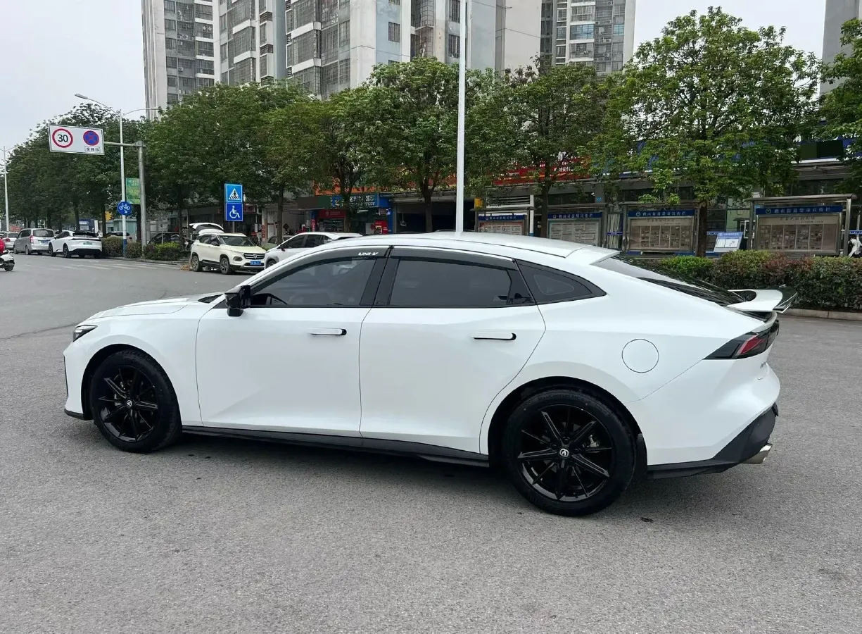 2023 ChangAn UNI-V 1.5T 188HP L4 7DCT,autocango,china used car exporter,china ev exporter,chinese used car exporter,chinese used ev exporter