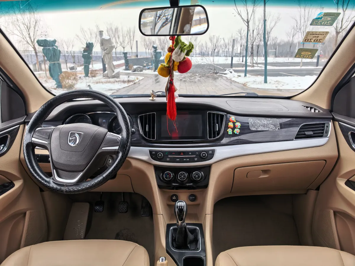 2016 BaoJun 730 1.5L 112HP L4 5MT,autocango,china used car exporter,china ev exporter,chinese used car exporter,chinese used ev exporter