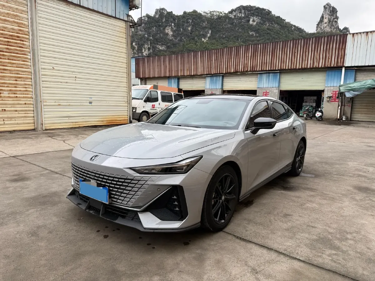 2022 ChangAn UNI-V 1.5T 188HP L4 7DCT,autocango,china used car exporter,china ev exporter,chinese used car exporter,chinese used ev exporter