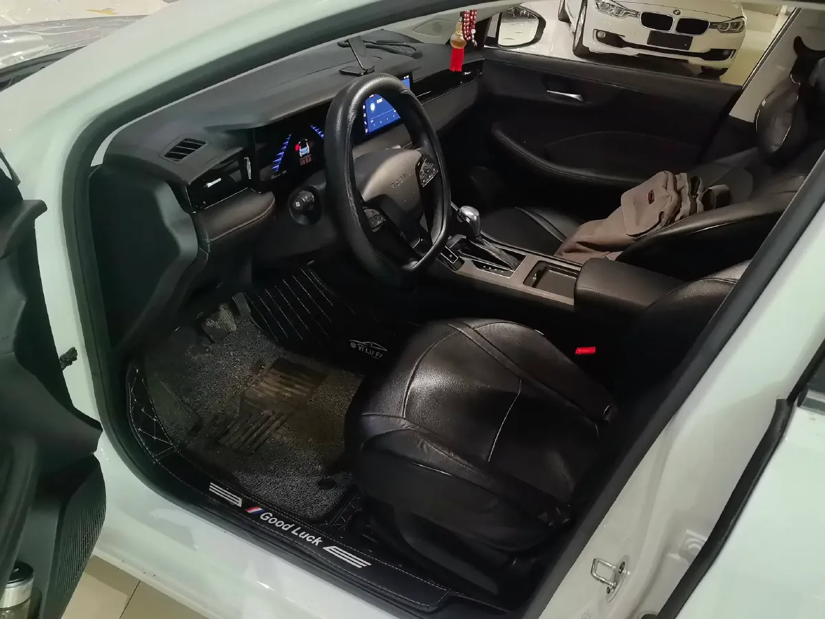 2023 Roewe i5 1.5L 129HP L4 CVT,autocango,china used car exporter,china ev exporter,chinese used car exporter,chinese used ev exporter