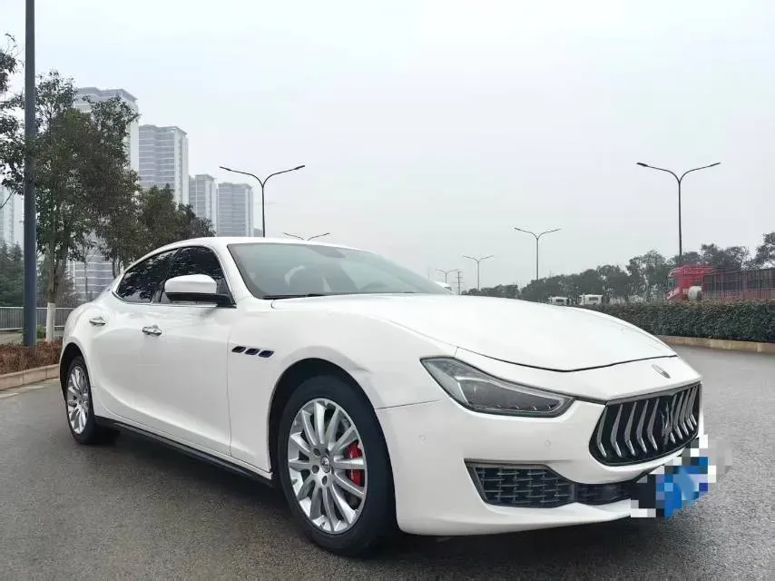 2021 Maserati Ghibli 2.0T 330HP L4 8AT,autocango,china used car exporter,china ev exporter,chinese used car exporter,chinese used ev exporter