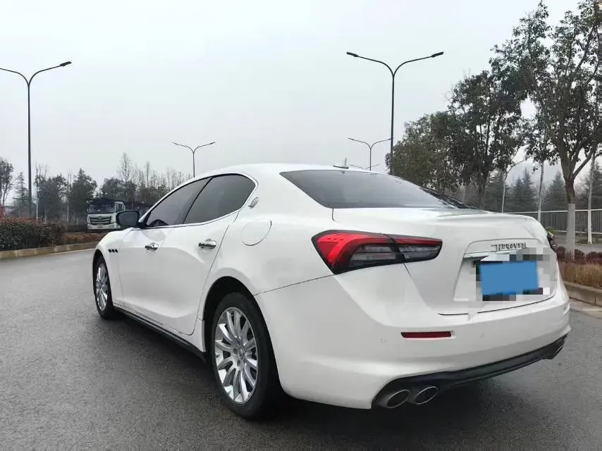 2021 Maserati Ghibli 2.0T 330HP L4 8AT,autocango,china used car exporter,china ev exporter,chinese used car exporter,chinese used ev exporter