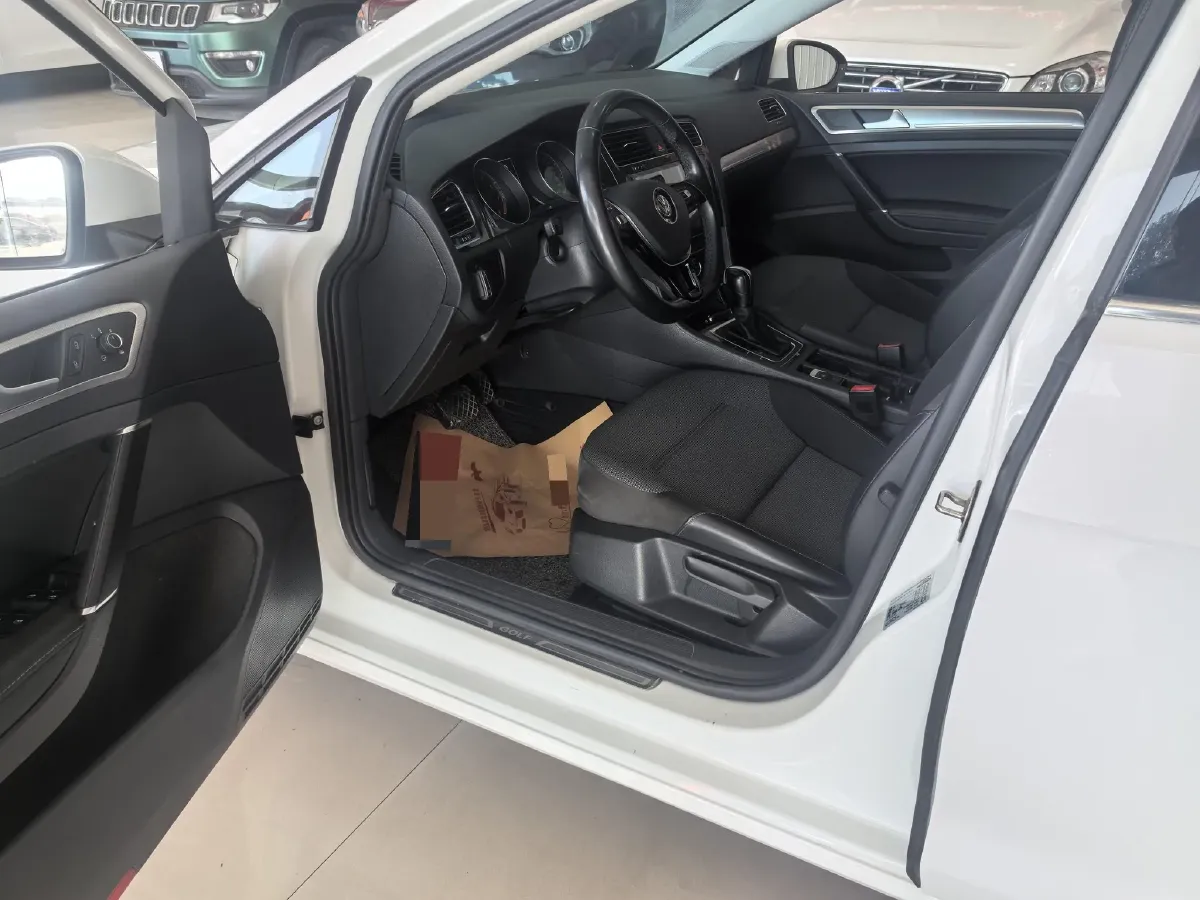 2018 Volkswagen Golf 1.6L 110HP L4 6AT,autocango,china used car exporter,china ev exporter,chinese used car exporter,chinese used ev exporter