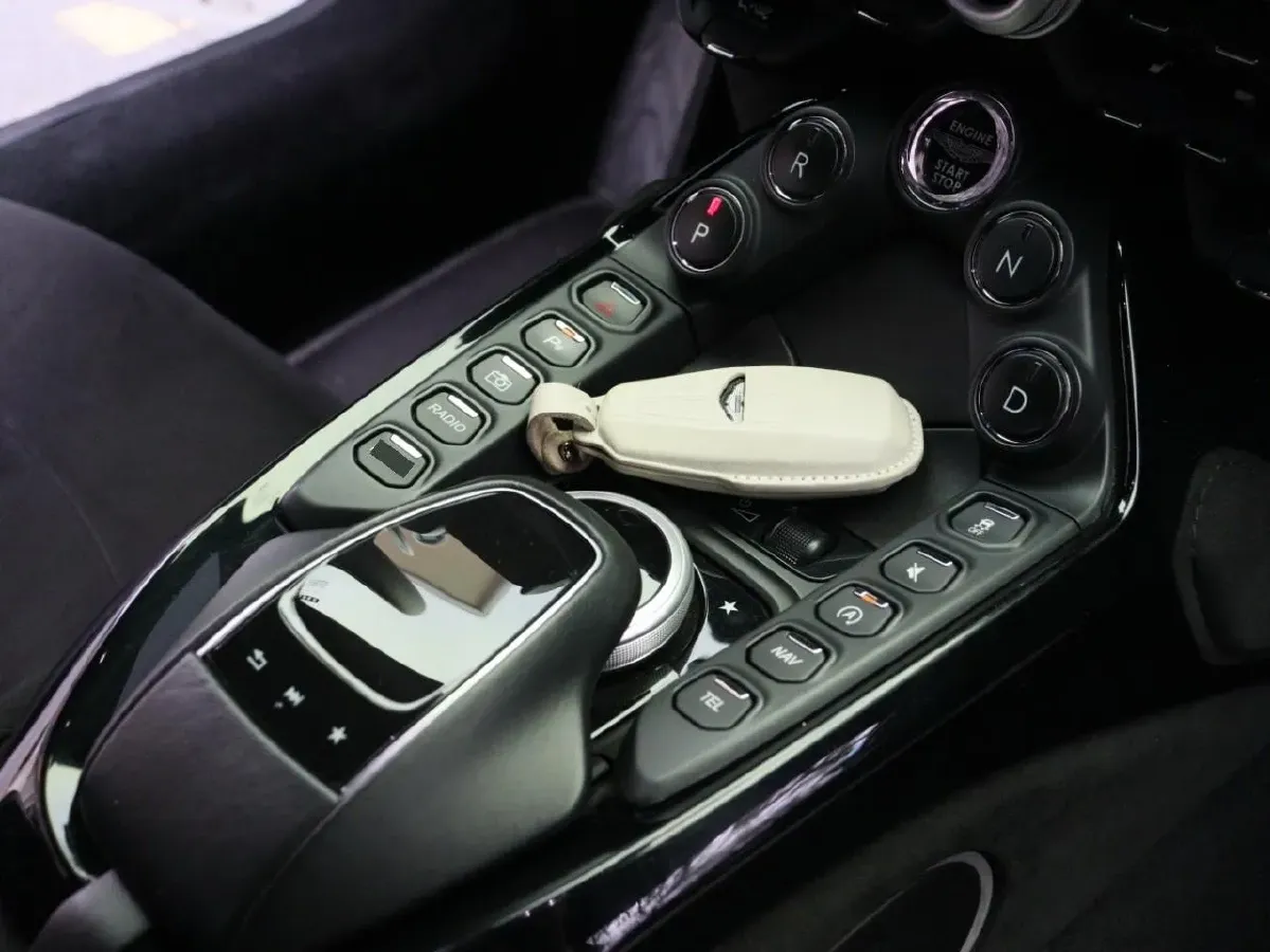 2018 Aston Martin V8 Vantage 4.0T 510HP V8 8AT,autocango,china used car exporter,china ev exporter,chinese used car exporter,chinese used ev exporter