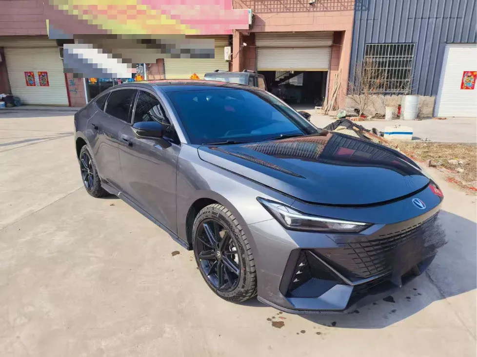 2023 ChangAn UNI-V 1.5T 188HP L4 7DCT,autocango,china used car exporter,china ev exporter,chinese used car exporter,chinese used ev exporter