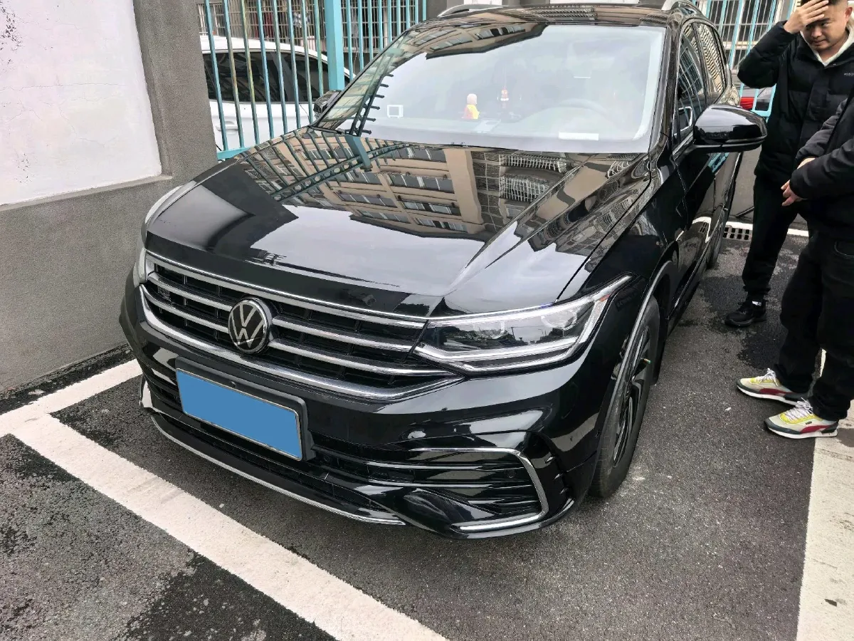 2024 Volkswagen Tiguan L 2.0T 186HP L4 7DCT,autocango,china used car exporter,china ev exporter,chinese used car exporter,chinese used ev exporter