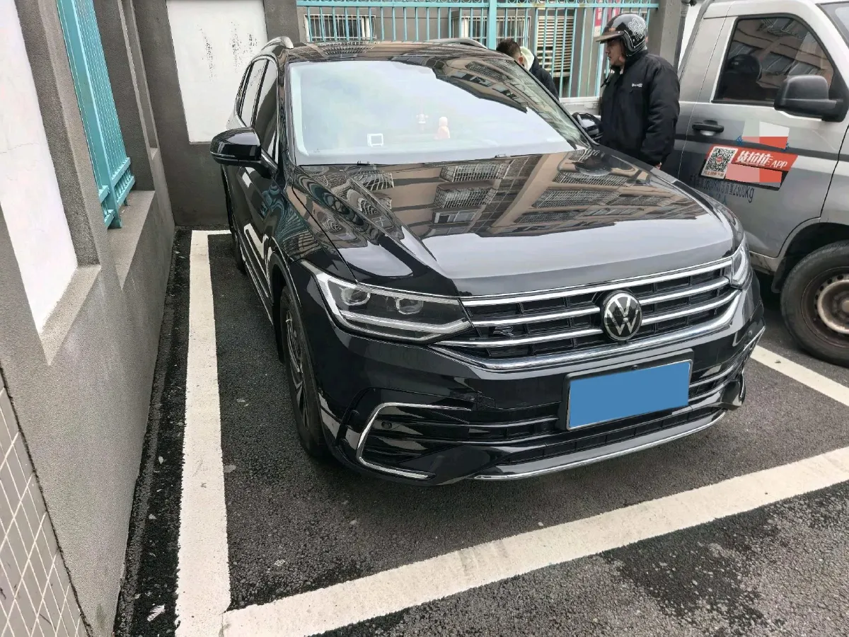 2024 Volkswagen Tiguan L 2.0T 186HP L4 7DCT,autocango,china used car exporter,china ev exporter,chinese used car exporter,chinese used ev exporter