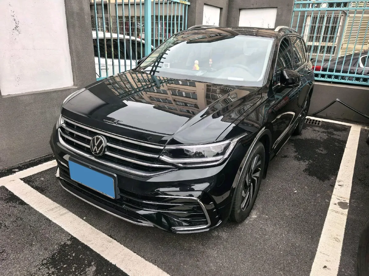 2024 Volkswagen Tiguan L 2.0T 186HP L4 7DCT,autocango,china used car exporter,china ev exporter,chinese used car exporter,chinese used ev exporter