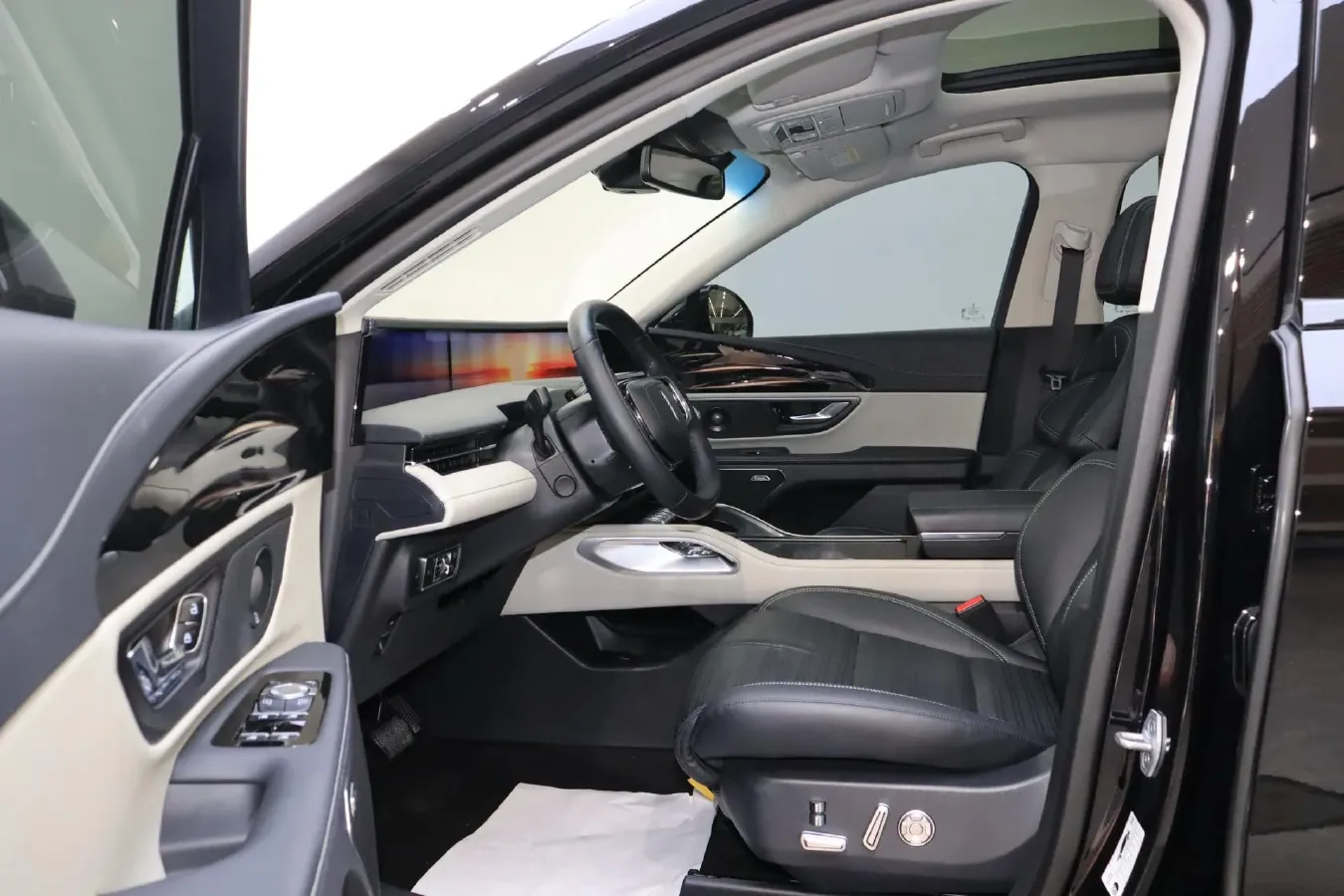 2023 Lincoln Nautilus 2.0T 261HP L4 8AT,autocango,china used car exporter,china ev exporter,chinese used car exporter,chinese used ev exporter