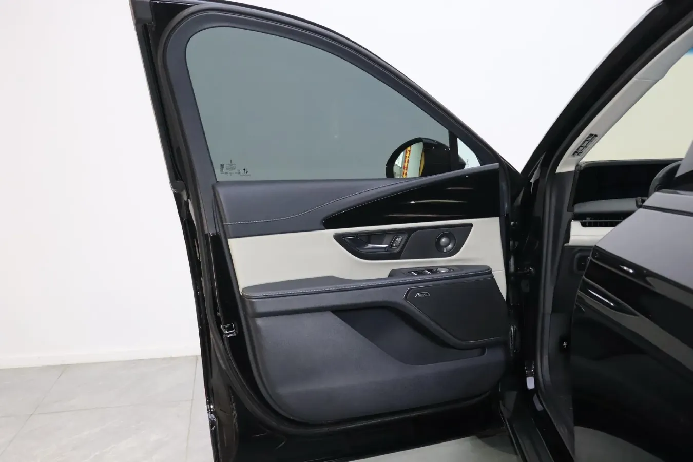 2023 Lincoln Nautilus 2.0T 261HP L4 8AT,autocango,china used car exporter,china ev exporter,chinese used car exporter,chinese used ev exporter