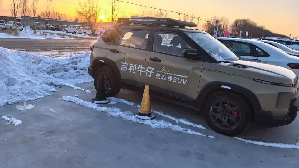 2025 Geely Cowboy 1.5T 181HP L4 7DCT,autocango,china used car exporter,china ev exporter,chinese used car exporter,chinese used ev exporter