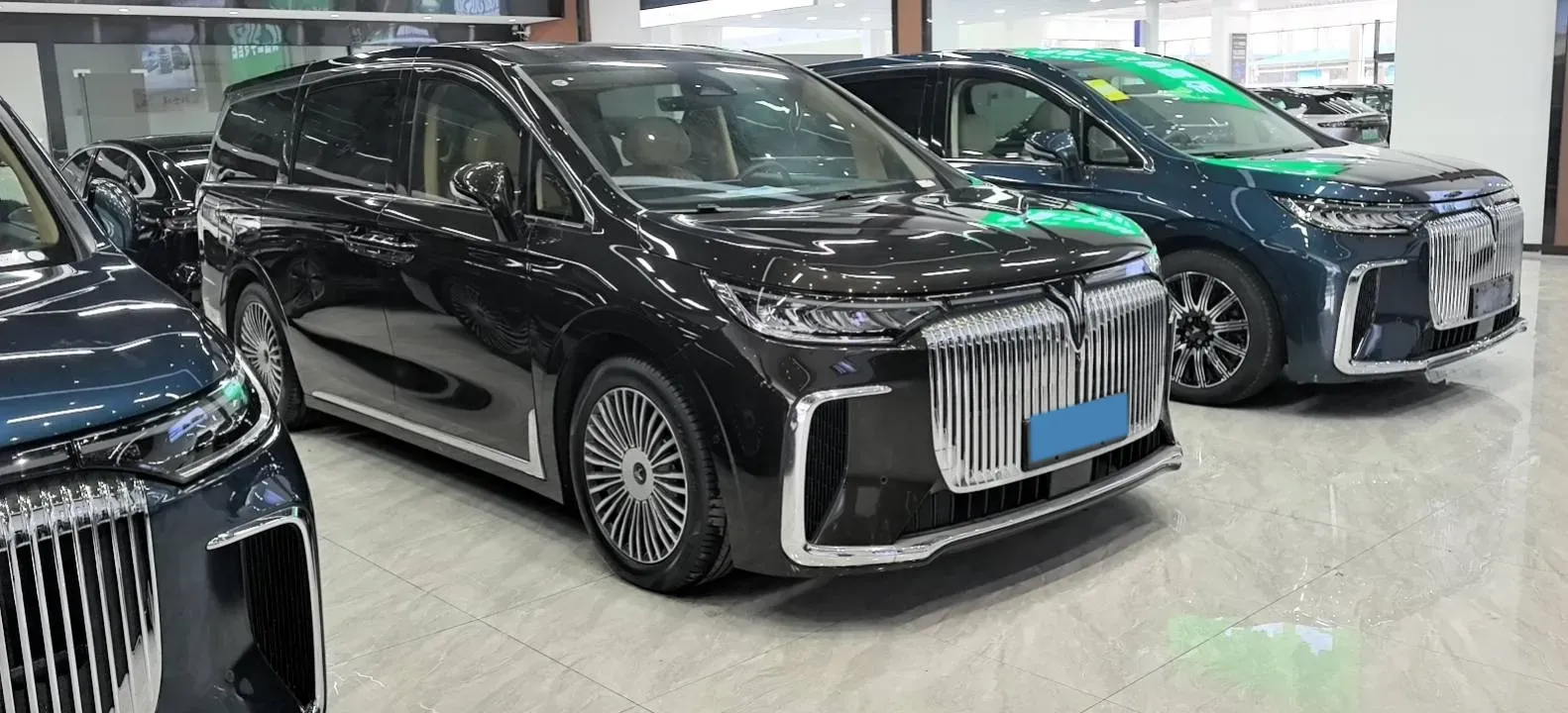 2025 Voyah Dream 1.5T 150HP L4 PHEV 41.7KWH,autocango,china used car exporter,china ev exporter,chinese used car exporter,chinese used ev exporter