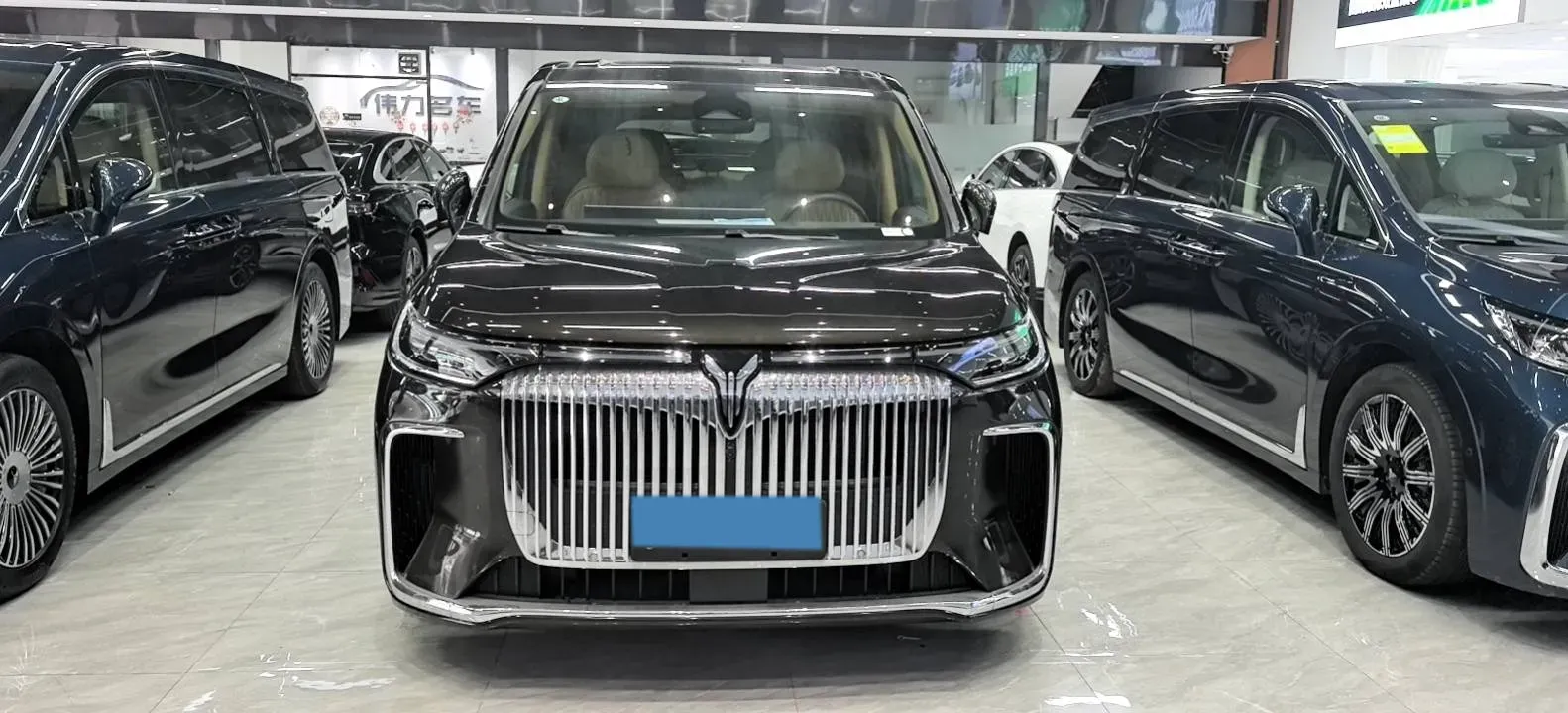 2025 Voyah Dream 1.5T 150HP L4 PHEV 41.7KWH,autocango,china used car exporter,china ev exporter,chinese used car exporter,chinese used ev exporter