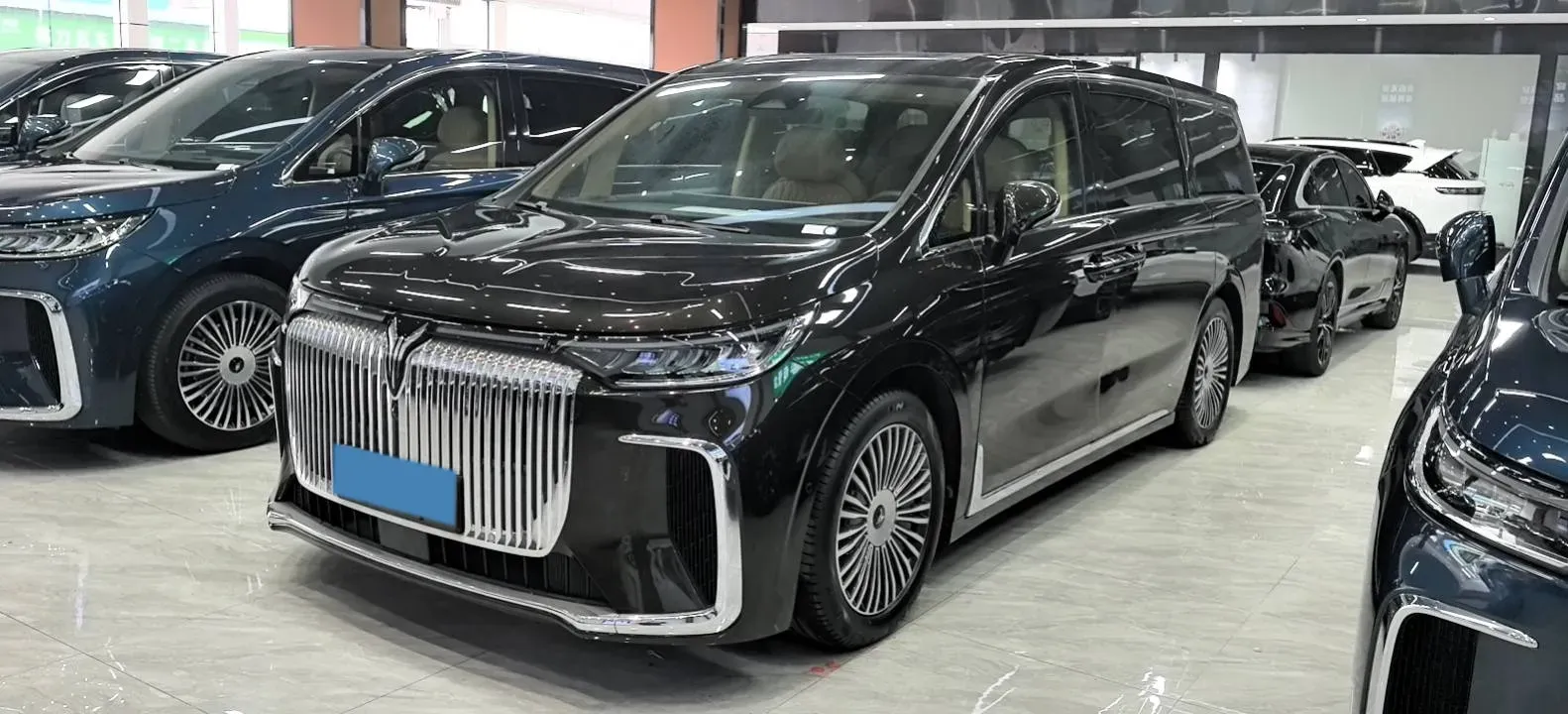 2025 Voyah Dream 1.5T 150HP L4 PHEV 41.7KWH,autocango,china used car exporter,china ev exporter,chinese used car exporter,chinese used ev exporter