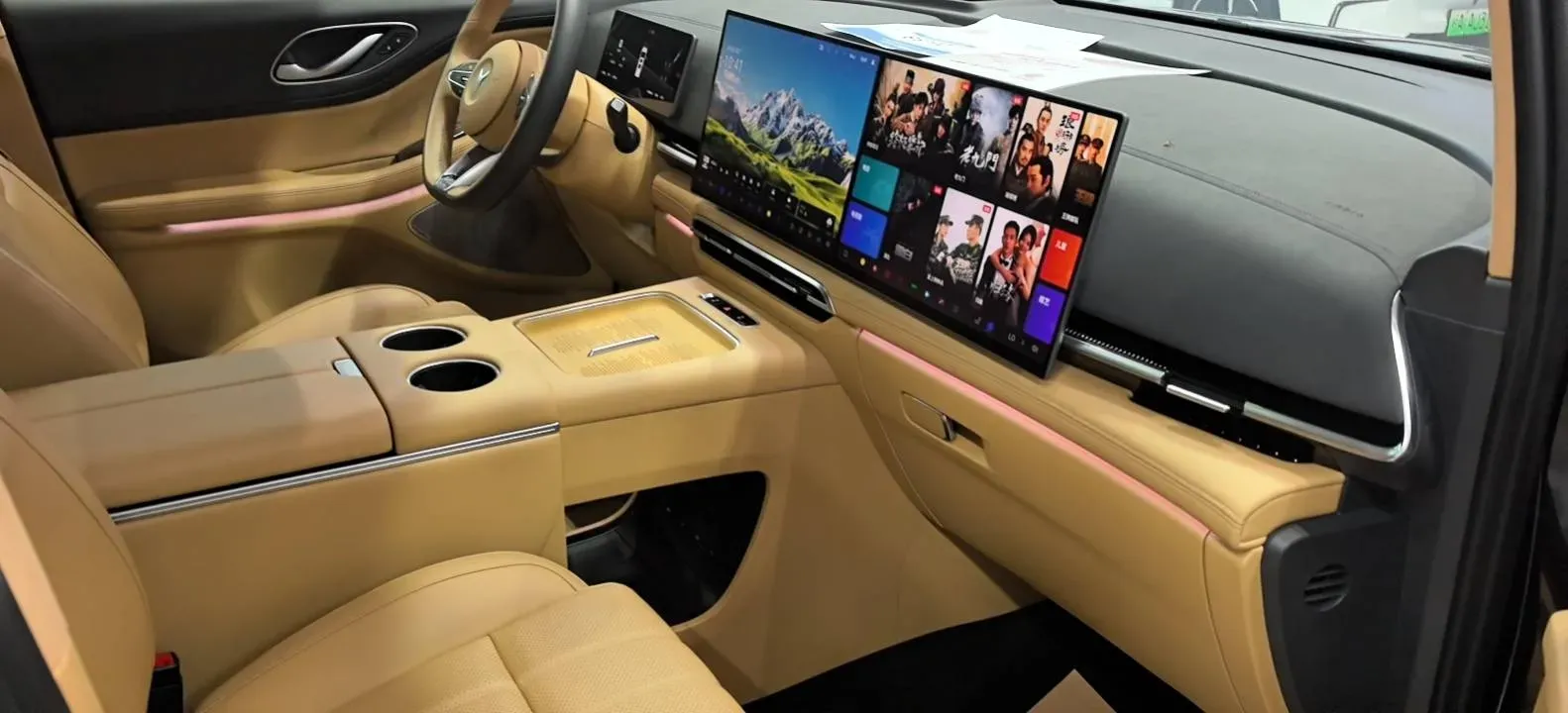 2025 Voyah Dream 1.5T 150HP L4 PHEV 41.7KWH,autocango,china used car exporter,china ev exporter,chinese used car exporter,chinese used ev exporter