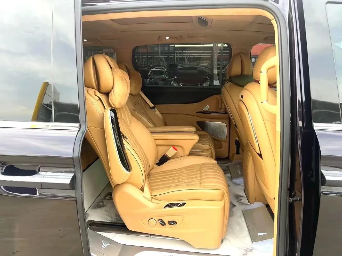 2024 Voyah Dream 1.5T 150HP L4 PHEV 43KWH,autocango,china used car exporter,china ev exporter,chinese used car exporter,chinese used ev exporter