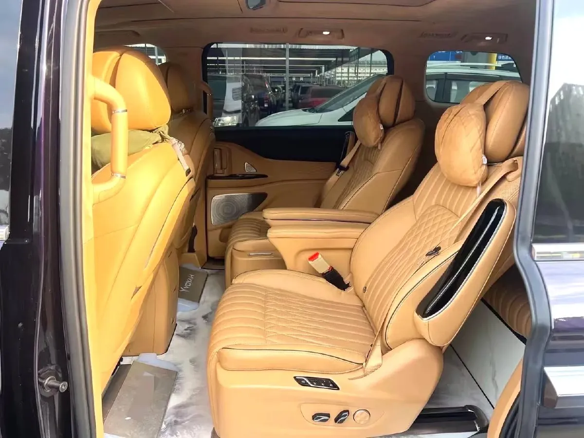 2024 Voyah Dream 1.5T 150HP L4 PHEV 43KWH,autocango,china used car exporter,china ev exporter,chinese used car exporter,chinese used ev exporter