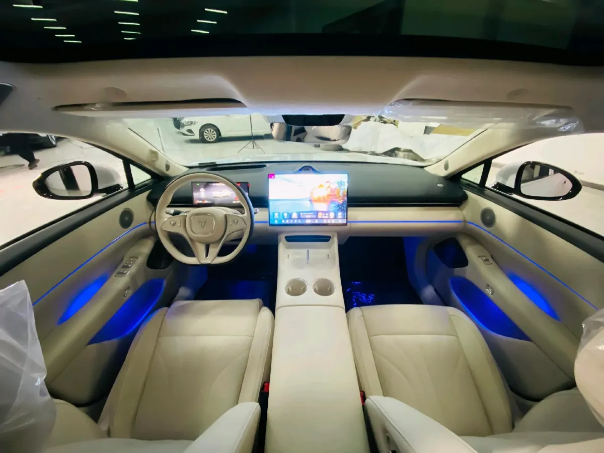 2026 Voyah ZhuiGuang L 1.5T 150HP L4 PHEV,autocango,china used car exporter,china ev exporter,chinese used car exporter,chinese used ev exporter