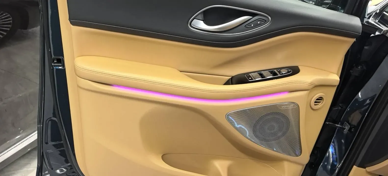 2025 Voyah Dream 1.5T 150HP L4 PHEV 41.7KWH,autocango,china used car exporter,china ev exporter,chinese used car exporter,chinese used ev exporter