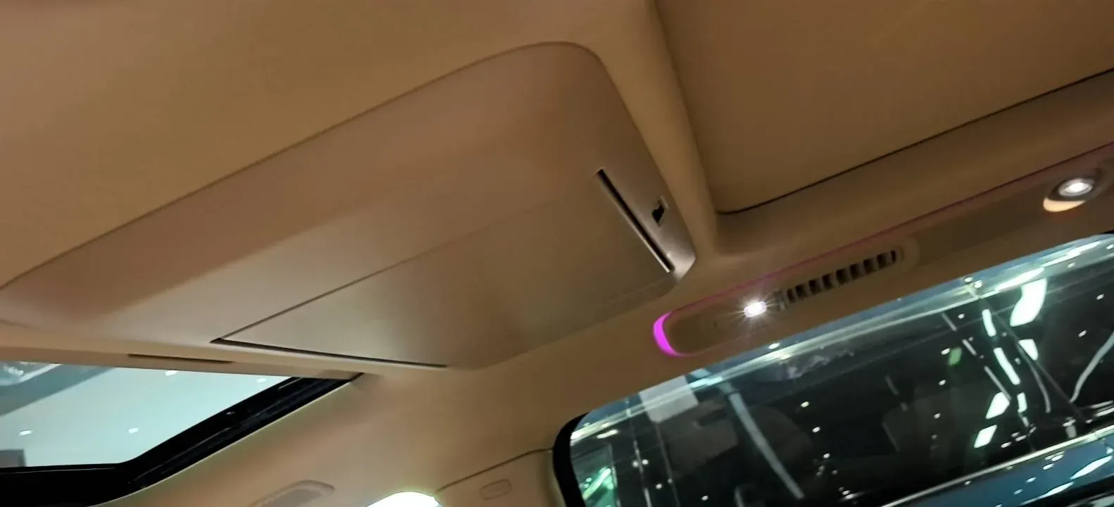 2025 Voyah Dream 1.5T 150HP L4 PHEV 41.7KWH,autocango,china used car exporter,china ev exporter,chinese used car exporter,chinese used ev exporter