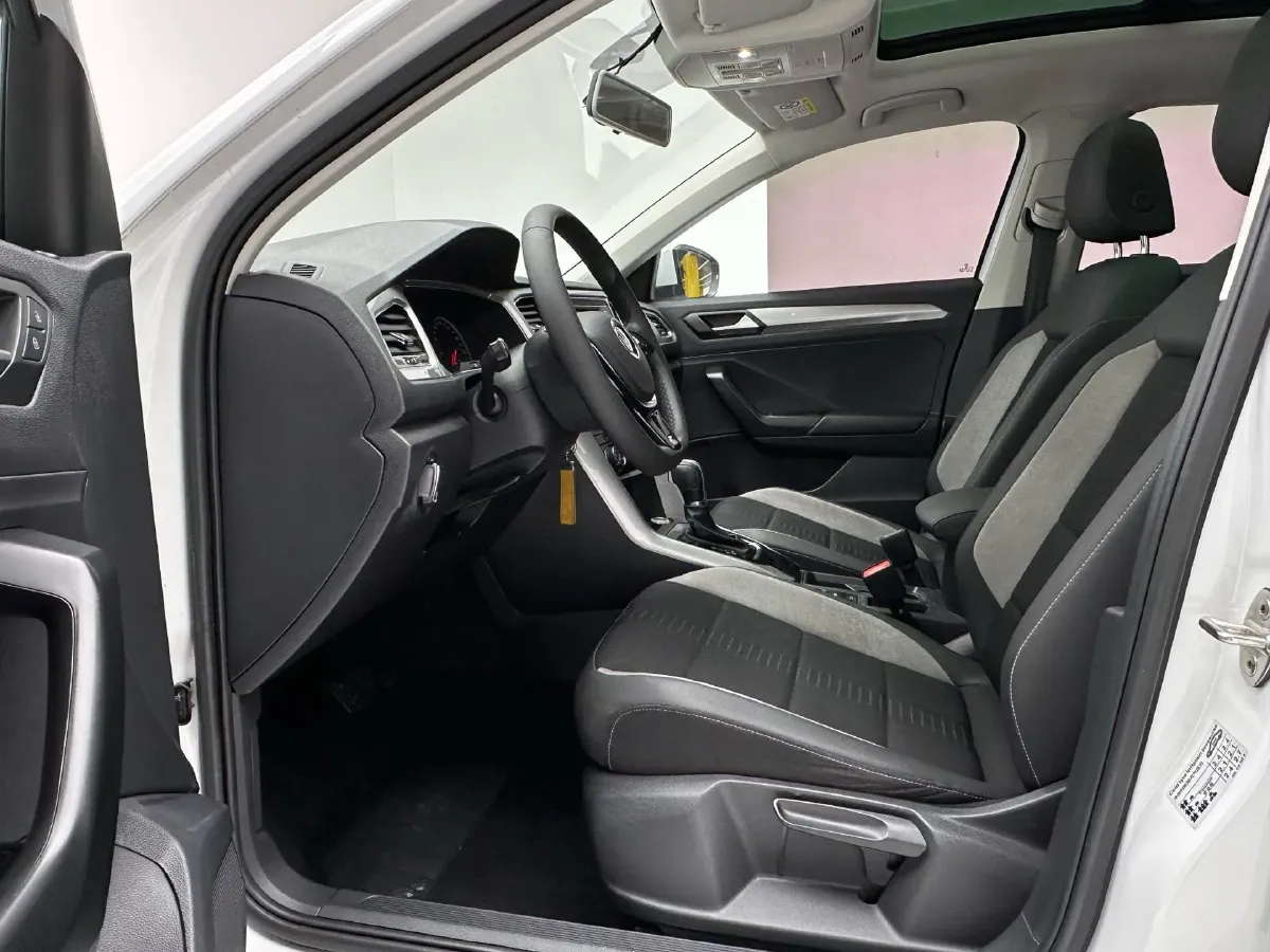 2020 Volkswagen T-Roc 1.4T 150HP L4 7DCT,autocango,china used car exporter,china ev exporter,chinese used car exporter,chinese used ev exporter