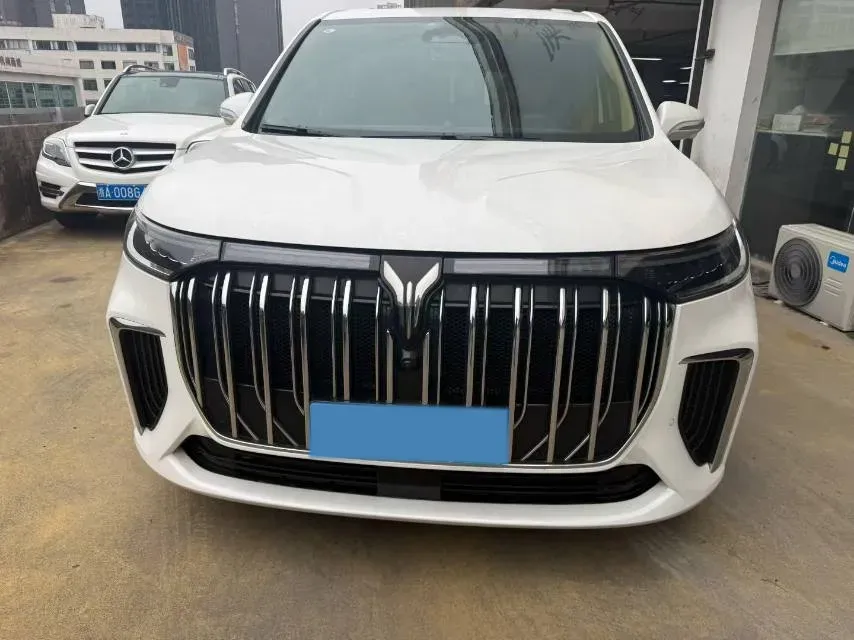 2022 Voyah Dream 1.5T 136HP L4 PHEV 25.57KWH,autocango,china used car exporter,china ev exporter,chinese used car exporter,chinese used ev exporter