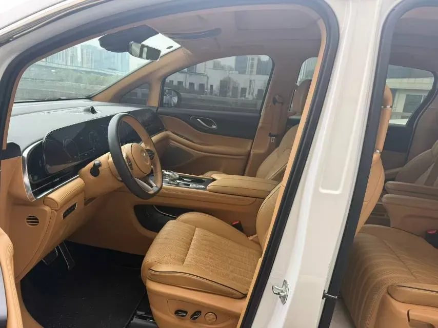 2022 Voyah Dream 1.5T 136HP L4 PHEV 25.57KWH,autocango,china used car exporter,china ev exporter,chinese used car exporter,chinese used ev exporter