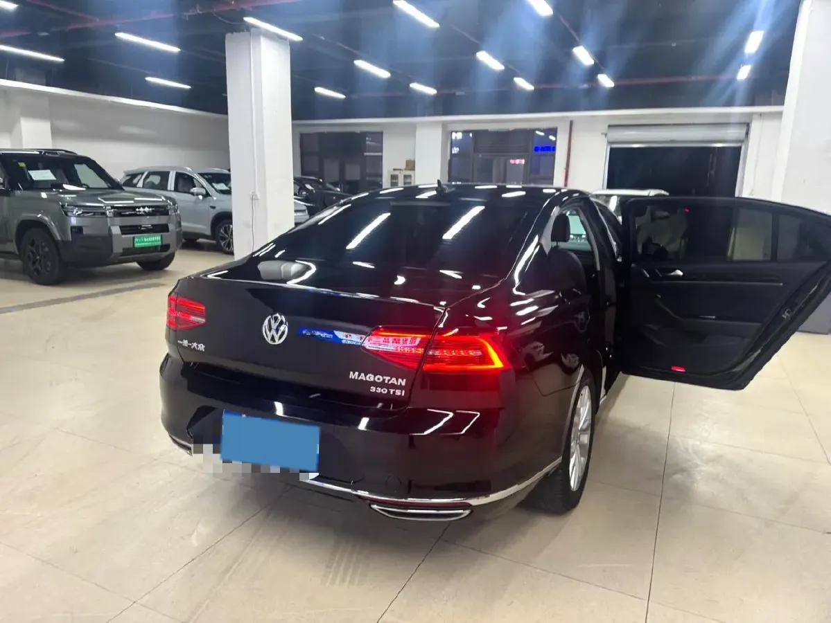 2019 Volkswagen Magotan 2.0T 186HP L4 7DCT,autocango,china used car exporter,china ev exporter,chinese used car exporter,chinese used ev exporter