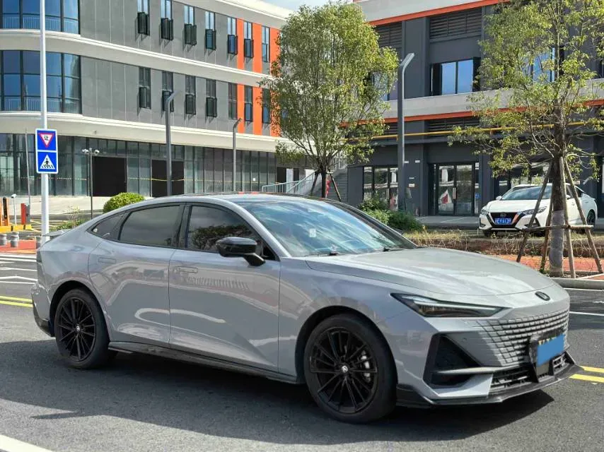 2023 ChangAn UNI-V 1.5T 188HP L4 7DCT,autocango,china used car exporter,china ev exporter,chinese used car exporter,chinese used ev exporter