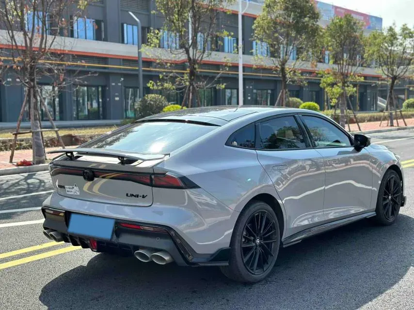 2023 ChangAn UNI-V 1.5T 188HP L4 7DCT,autocango,china used car exporter,china ev exporter,chinese used car exporter,chinese used ev exporter