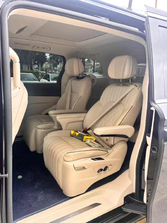 2022 Voyah Dream 1.5T 136HP L4 PHEV 25.57KWH,autocango,china used car exporter,china ev exporter,chinese used car exporter,chinese used ev exporter