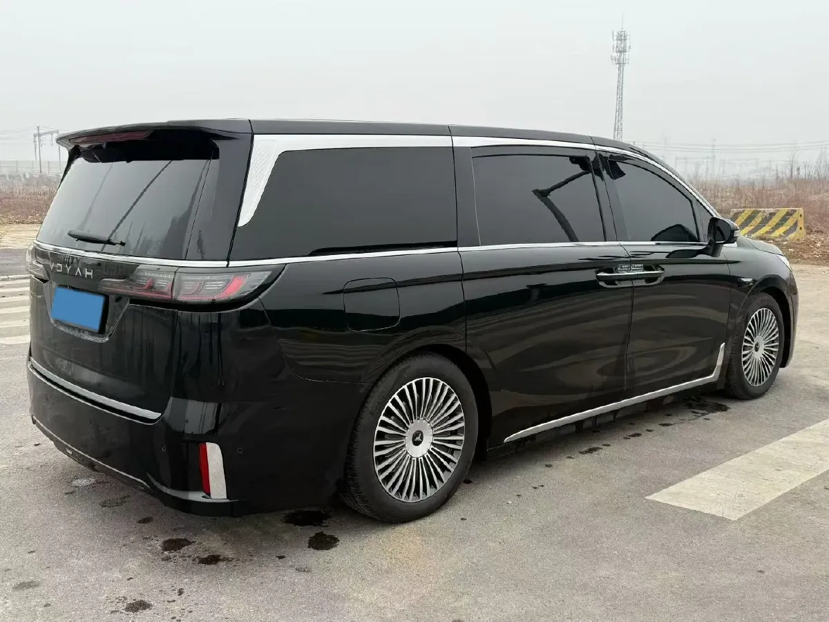 2025 Voyah Dream 1.5T 150HP L4 PHEV 41.7KWH,autocango,china used car exporter,china ev exporter,chinese used car exporter,chinese used ev exporter
