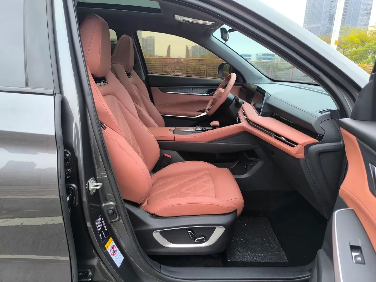 2023 ChangAn CS75 Plus 1.5T 188HP L4 8AT,autocango,china used car exporter,china ev exporter,chinese used car exporter,chinese used ev exporter