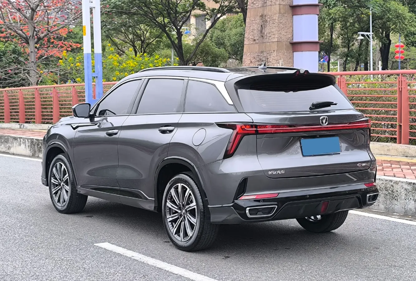2023 ChangAn CS75 Plus 1.5T 188HP L4 8AT,autocango,china used car exporter,china ev exporter,chinese used car exporter,chinese used ev exporter