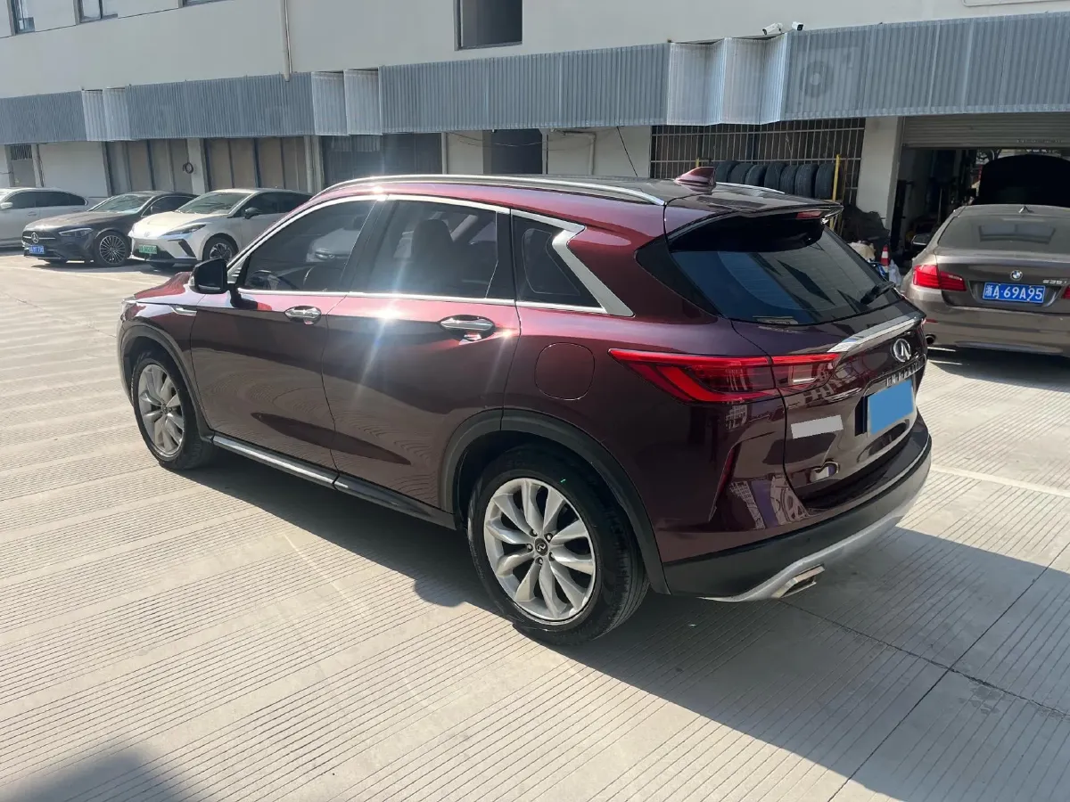 2018 Infiniti QX30 2.0T 211HP L4 7DCT,autocango,china used car exporter,china ev exporter,chinese used car exporter,chinese used ev exporter