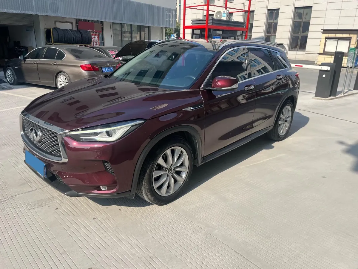 2018 Infiniti QX30 2.0T 211HP L4 7DCT,autocango,china used car exporter,china ev exporter,chinese used car exporter,chinese used ev exporter