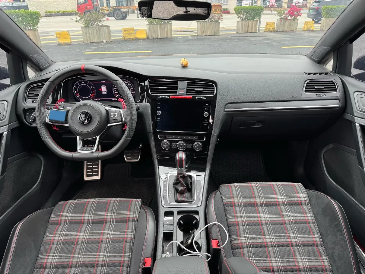 2018 Volkswagen GolfGTI 2.0T 220HP L4 7DCT,autocango,china used car exporter,china ev exporter,chinese used car exporter,chinese used ev exporter