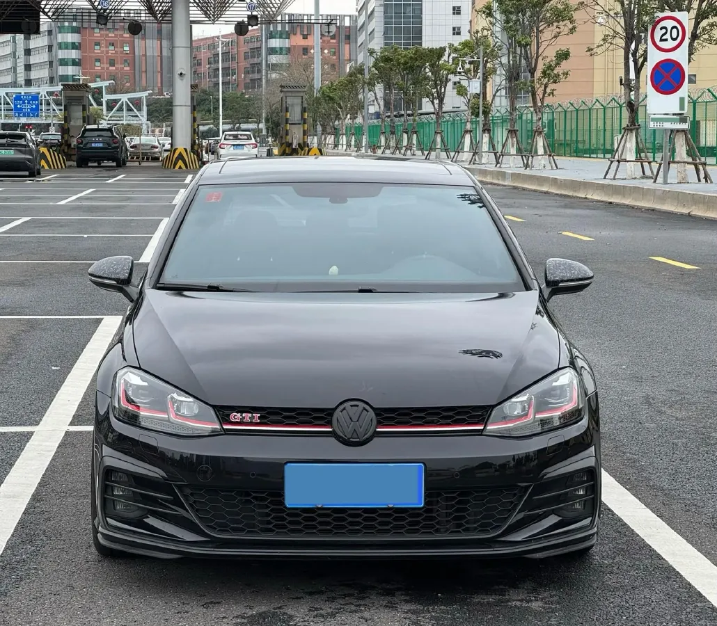 2018 Volkswagen GolfGTI 2.0T 220HP L4 7DCT,autocango,china used car exporter,china ev exporter,chinese used car exporter,chinese used ev exporter