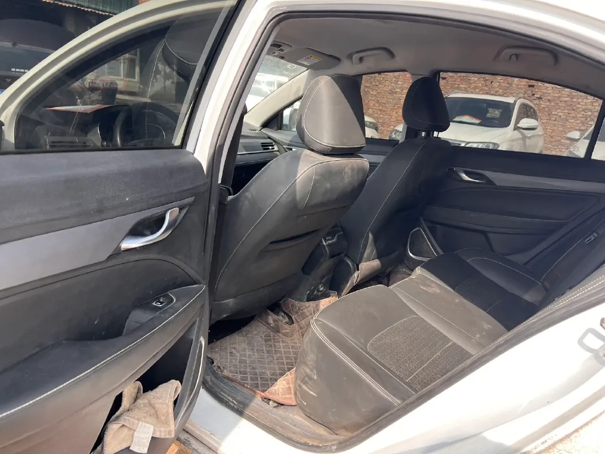 2021 BaoJun 530 1.5T 147HP L4 CVT,autocango,china used car exporter,china ev exporter,chinese used car exporter,chinese used ev exporter