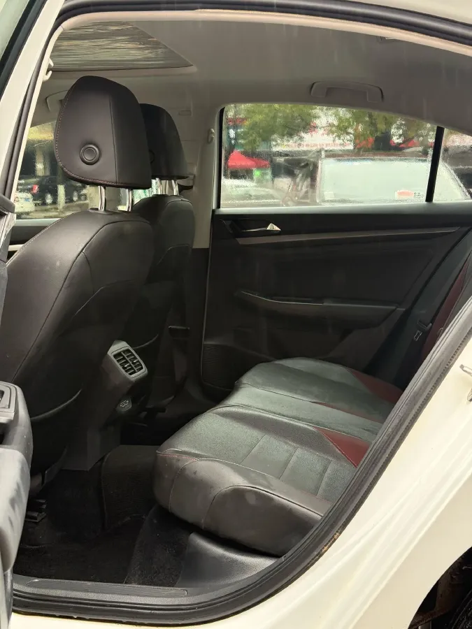 2019 Roewe RX5 MAX 1.5T 173HP L4 6AT,autocango,china used car exporter,china ev exporter,chinese used car exporter,chinese used ev exporter