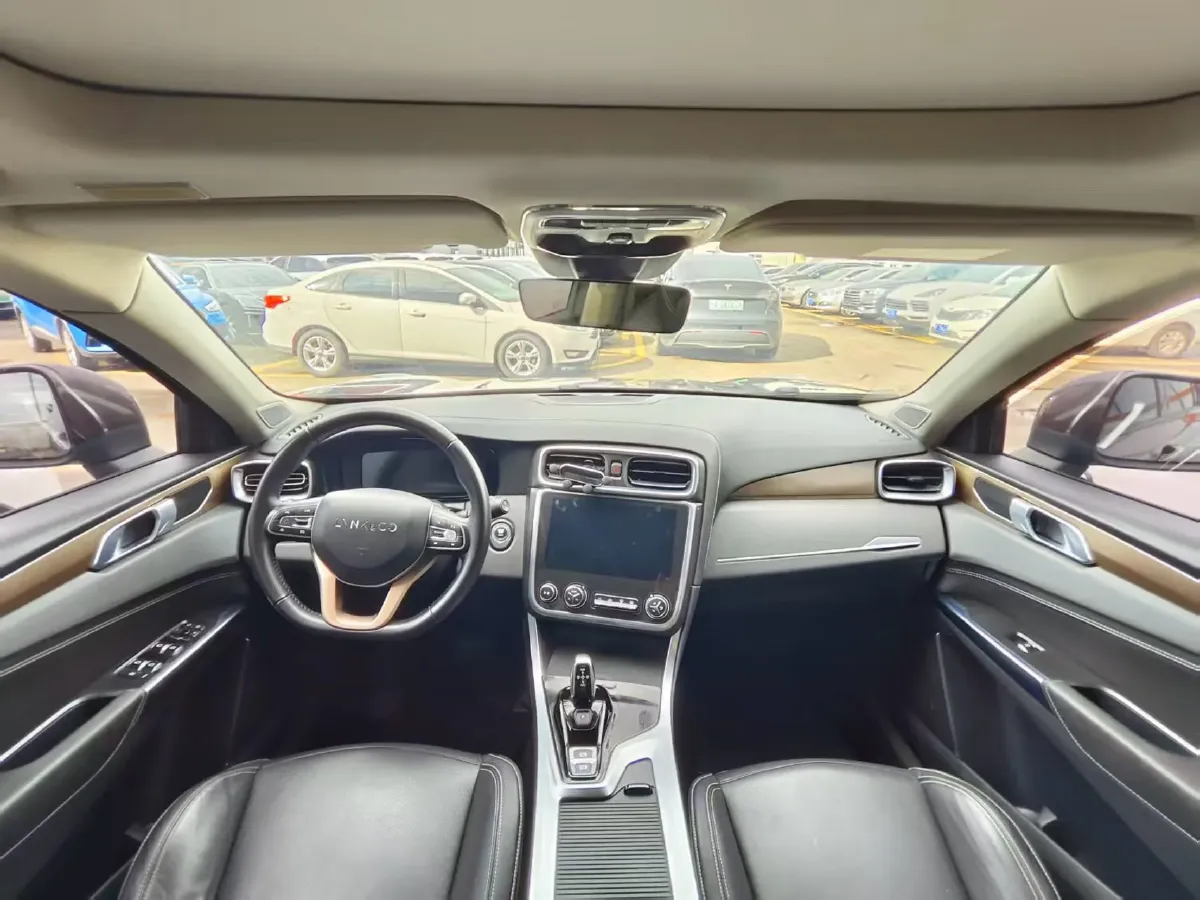 2017 Zotye SR9 2.0T 190HP L4 6DCT,autocango,china used car exporter,china ev exporter,chinese used car exporter,chinese used ev exporter