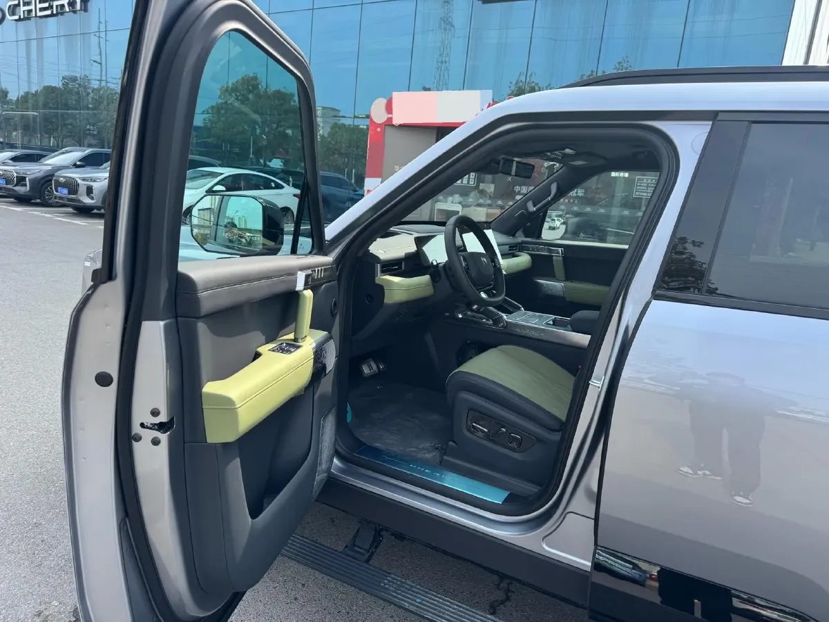 2025 Jetour Zongheng G700 2.0T 211HP L4 2DHT PHEV,autocango,china used car exporter,china ev exporter,chinese used car exporter,chinese used ev exporter