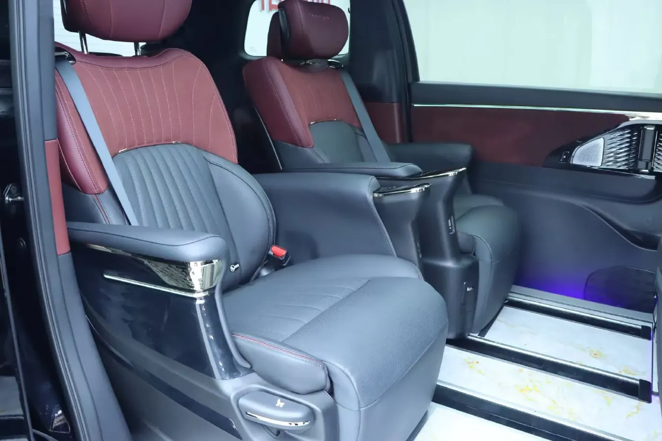 2024 GAC Trumpchi M8 2.0T 252HP L4 8AT,autocango,china used car exporter,china ev exporter,chinese used car exporter,chinese used ev exporter