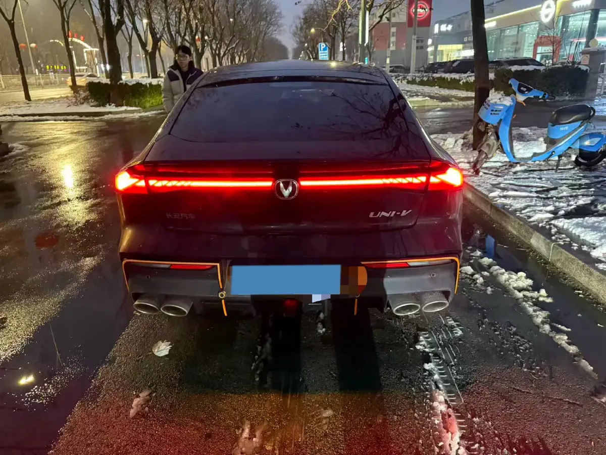 2023 ChangAn UNI-V 1.5T 188HP L4 7DCT,autocango,china used car exporter,china ev exporter,chinese used car exporter,chinese used ev exporter