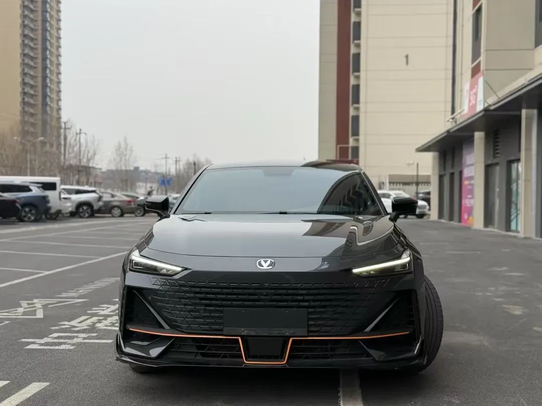 2023 ChangAn UNI-V 1.5T 188HP L4 7DCT,autocango,china used car exporter,china ev exporter,chinese used car exporter,chinese used ev exporter