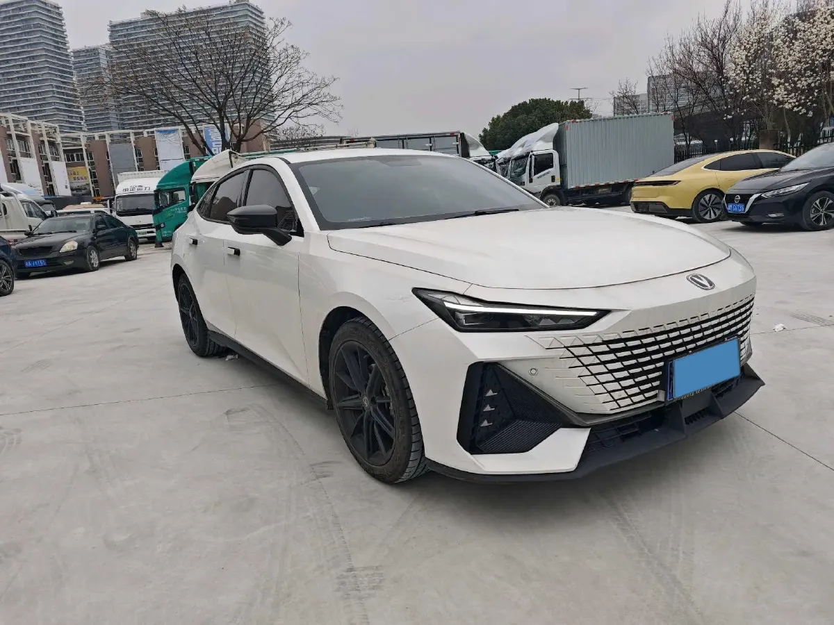 2023 ChangAn UNI-V 1.5T 188HP L4 7DCT,autocango,china used car exporter,china ev exporter,chinese used car exporter,chinese used ev exporter