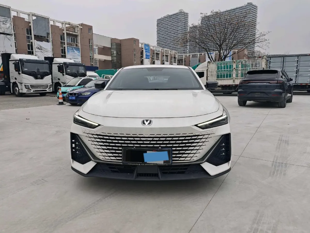 2023 ChangAn UNI-V 1.5T 188HP L4 7DCT,autocango,china used car exporter,china ev exporter,chinese used car exporter,chinese used ev exporter