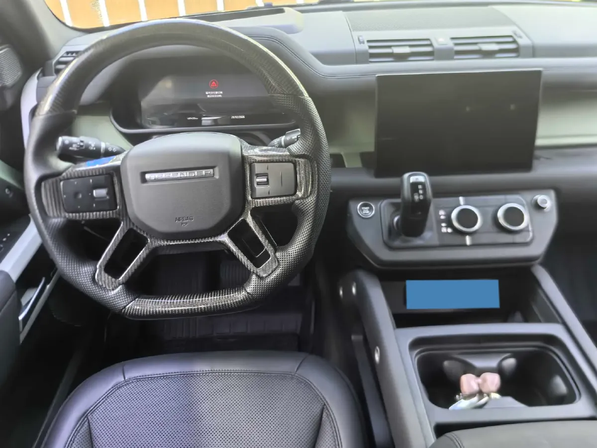 2023 Land Rover Defender 3.0T 400HP L6 8AT,autocango,china used car exporter,china ev exporter,chinese used car exporter,chinese used ev exporter